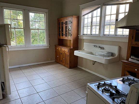 3rd image of 1757 N Broad St #1757