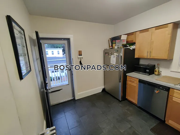 91-93 Cushing St #2 — Photo 4