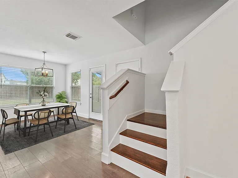 11210 Log Cabin Ln — Photo 15