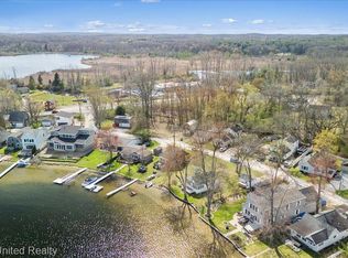 9623 Winston Rd, Pinckney, MI 48169