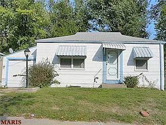 462 Plaza Ave photo 1