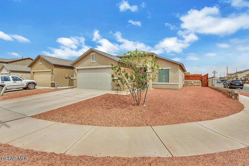 3 bed, 2.0 bath, 1225 sqft, $1,625 — Photo 2