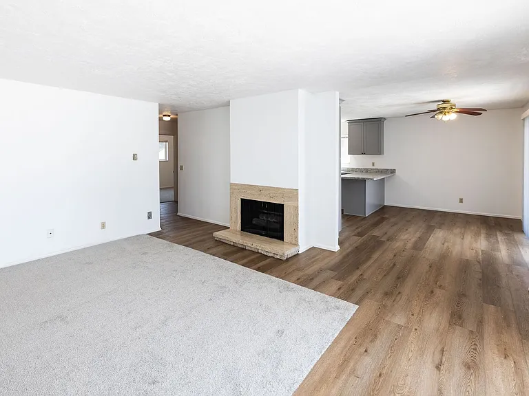 716 S Saturn Ave #1-4 — Photo 2