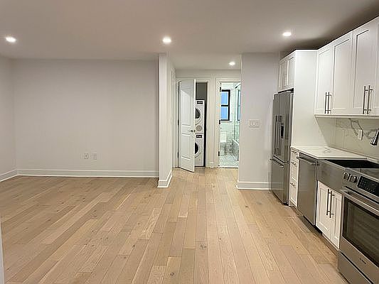 4th image of 160 E 48th St #4AA