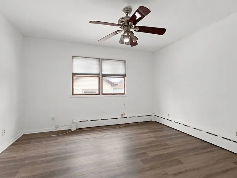 5845 W Ainslie St #1 — Photo 6