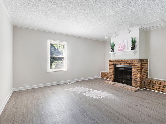 5th image of 700 Poplar Creek Ct