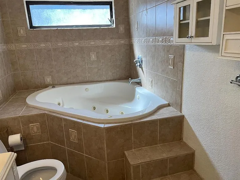 200 Arbor Dr W — Photo 36
