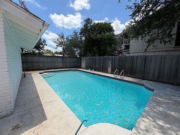 2nd image of 4202 N Hills Dr