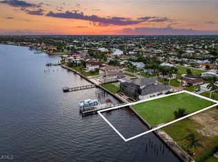 550 Coral Dr, Cape Coral, FL 33904