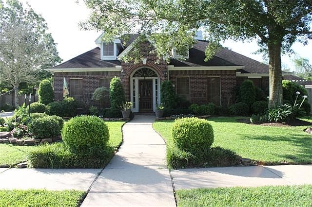 1st image of 405 Windsor Dr