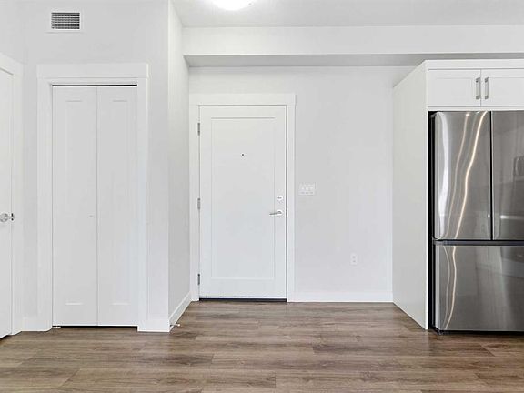3rd image of 25 W Walgrove Walk SE #211