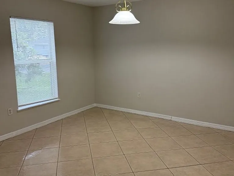 744 Paris Dr — Photo 5