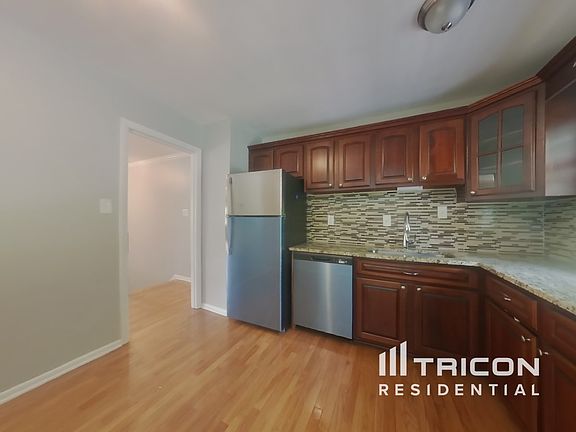 5th image of 3908 Granville Pl