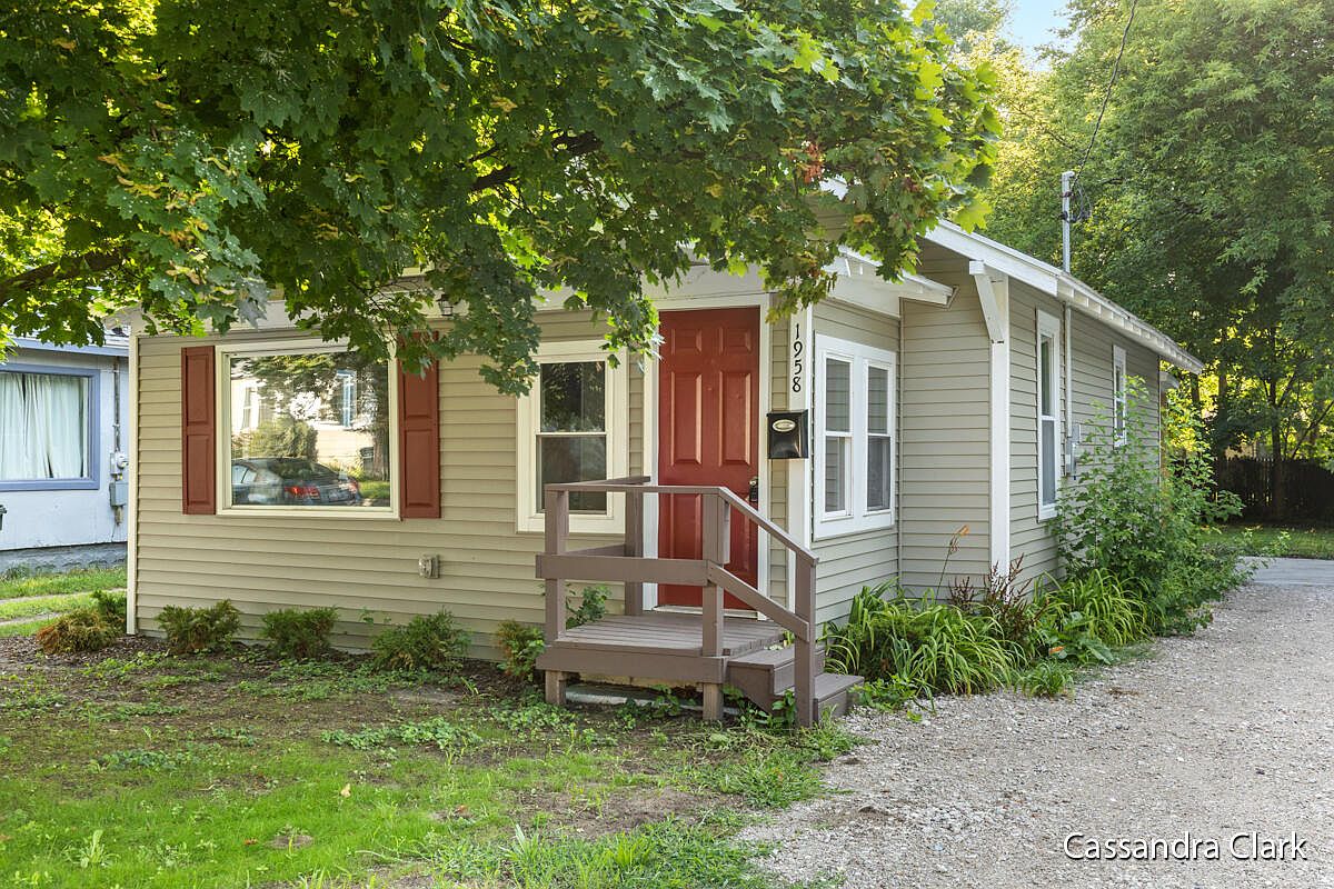 1958 Kinsey St, Muskegon, MI 49441 MLS 23028815 Zillow