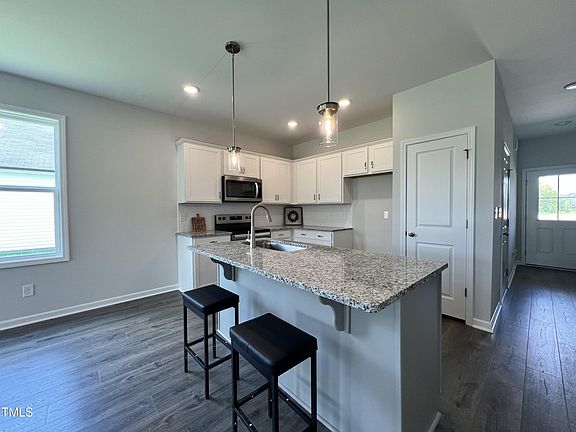 3rd image of 276 W Saltgrass Ln