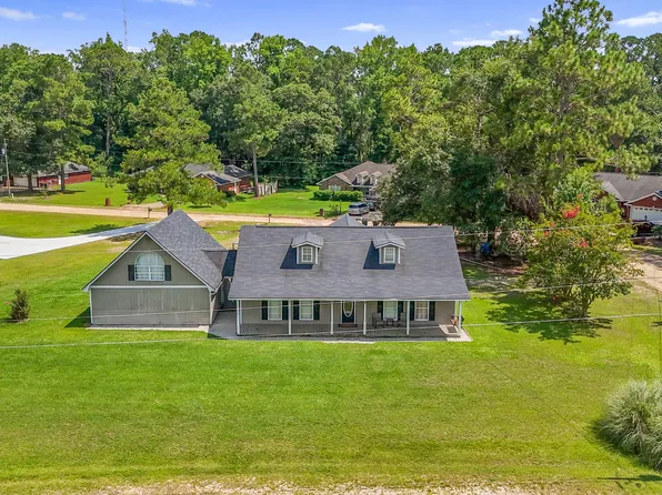 201 Willow Dr, Glennville, GA 30427