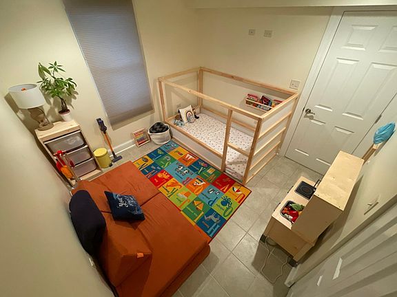 3rd image of 1637 W 38th Pl #B