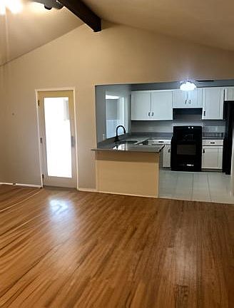 3rd image of 333 Beatty Dr