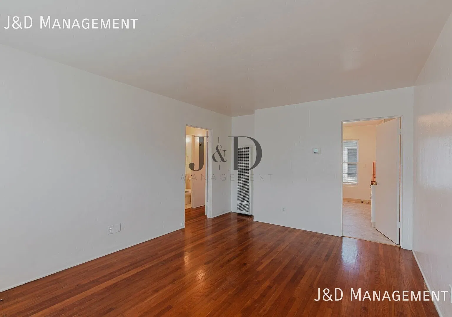 Cottage-Style Apartment in University Heights! — Photo 1