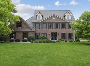 6N241 Woodview Ct, St Charles, IL