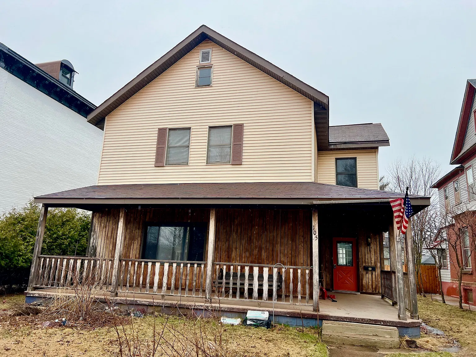 4 bed, 2500 sqft, $1,800 — Photo 1