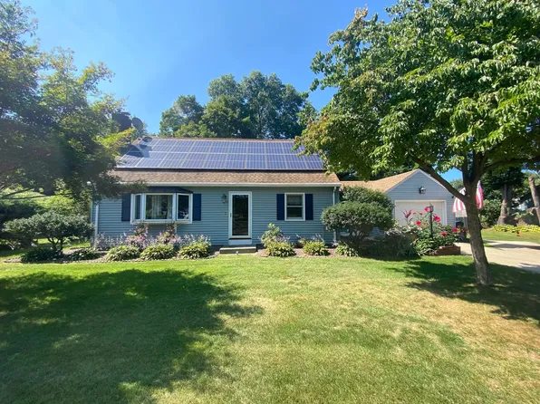 46 Country Rd, Agawam, MA 01001