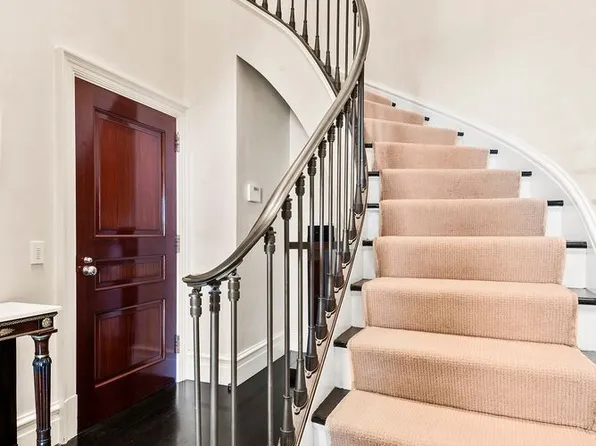 435 East 52nd Street image 8 of 15