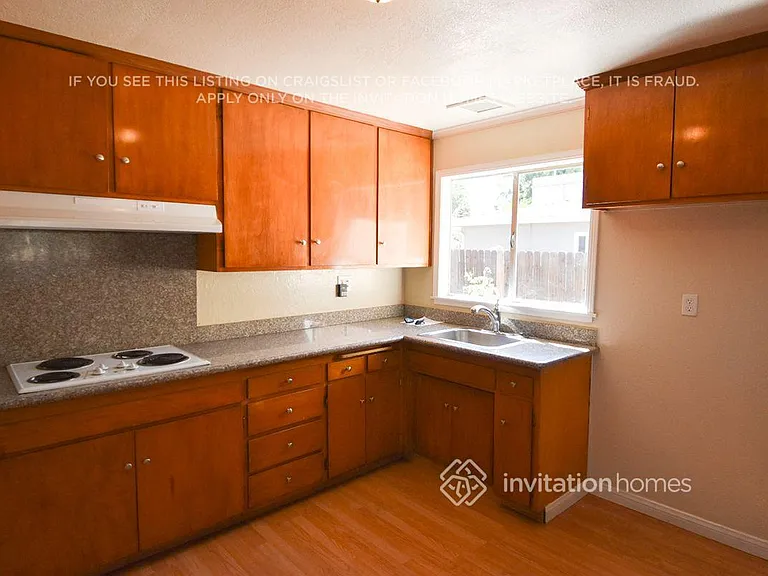 284 Yosemite Dr — Photo 4