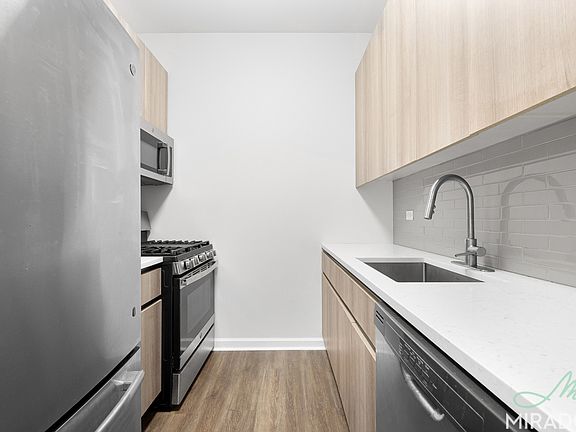 4th image of 15 Park Row APT 21N