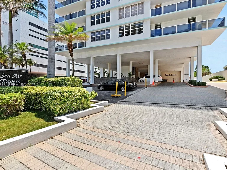 3725 S Ocean Dr #921 — Photo 2