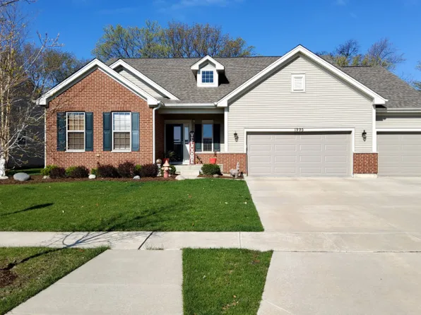1995 Foxridge Dr, Island Lake, IL 60042