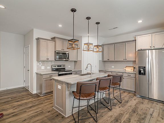 3rd image of 92 Little Leaf Ln