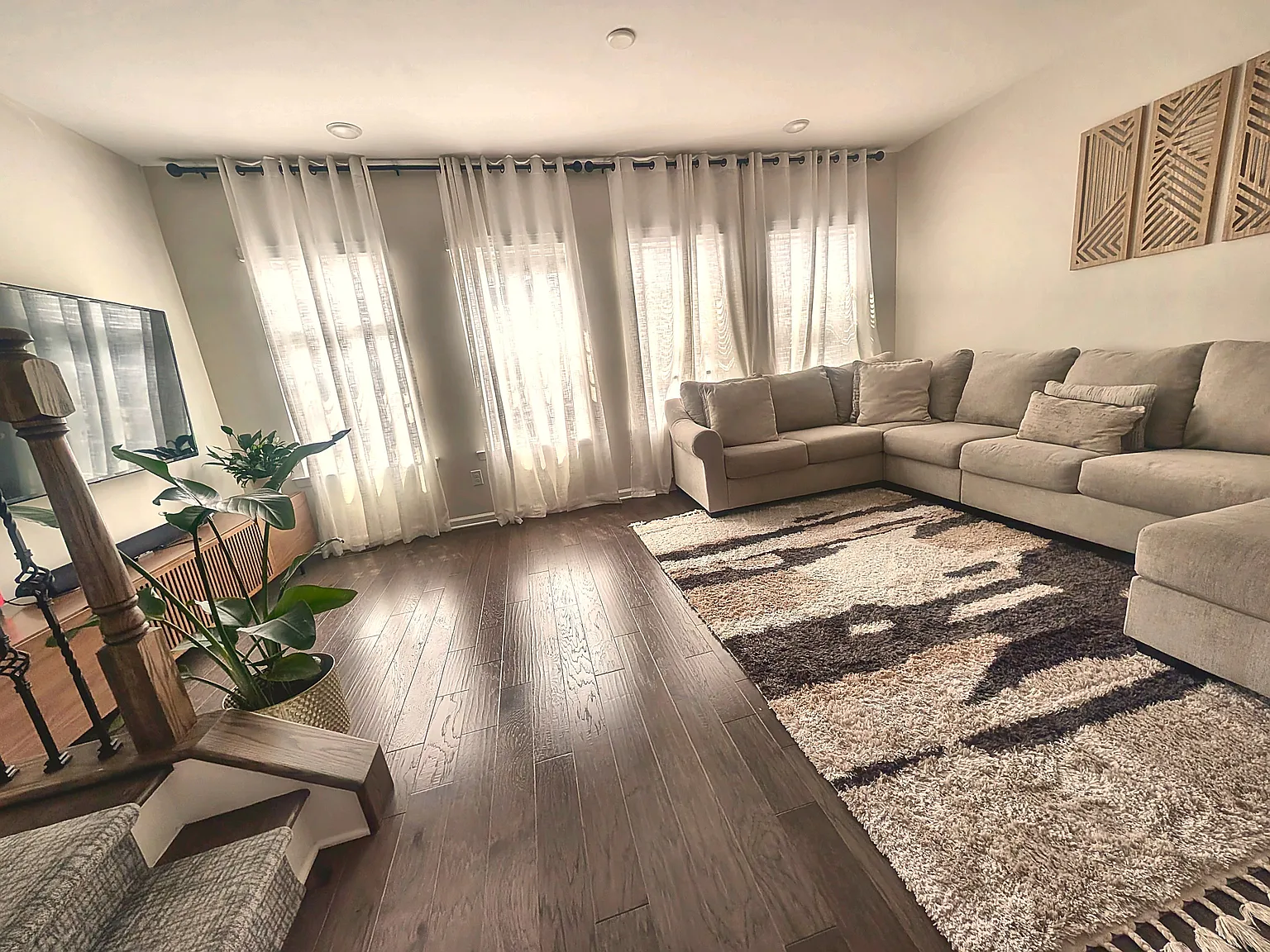 4 bed, 3.5 bath, 1950 sqft, $4,900 — Photo 1