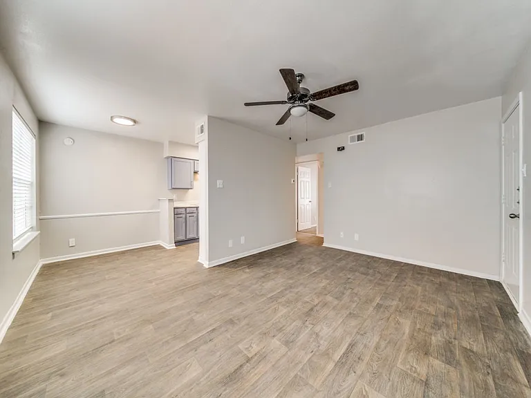 The Oaks Apartments At Medical Center — Photo 59