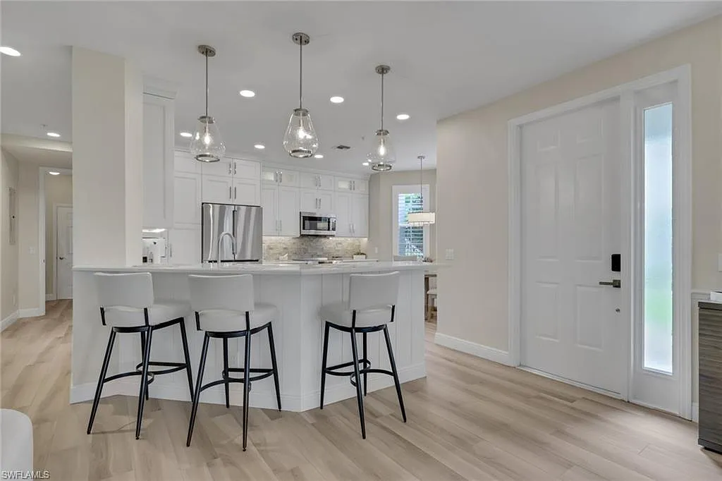 3 bed, 2.0 bath, 1700 sqft, $11,000 — Photo 4