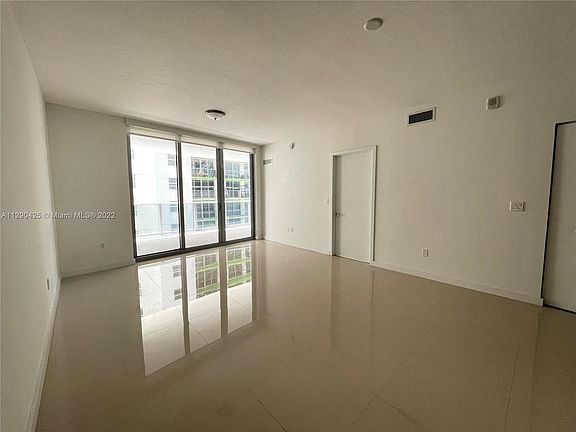 4th image of 488 NE 18th St Unit 1706