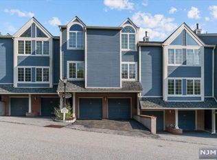 218 Cambridge Dr, Ramsey, NJ 07446