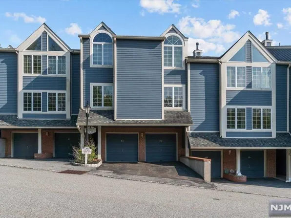 218 Cambridge Dr, Ramsey, NJ 07446