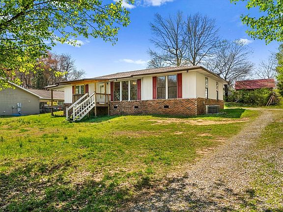 3rd image of 208 Pioneer Dr NW