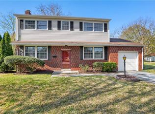 12 Bonaire Dr, Hampton, VA 23669