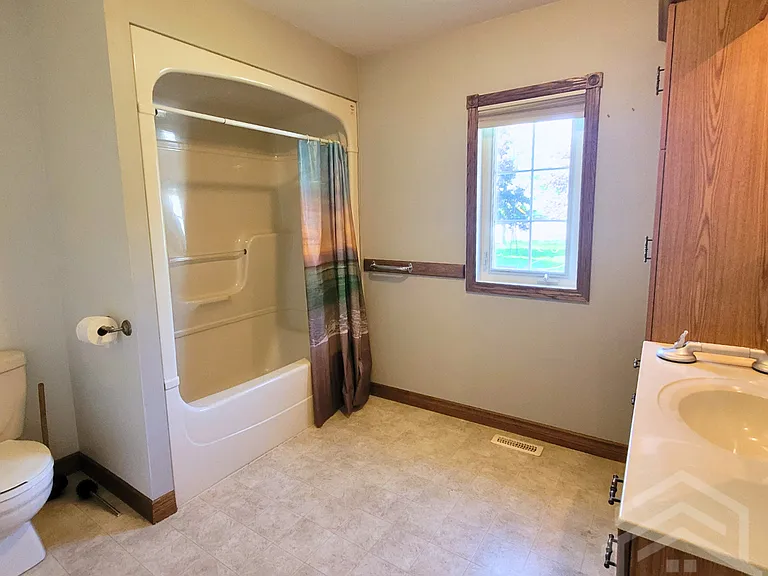 383305 Salford Rd — Photo 10