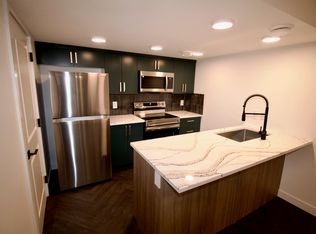 6412 27th Ave SW #BASEMENT, Edmonton, AB T6L3X3