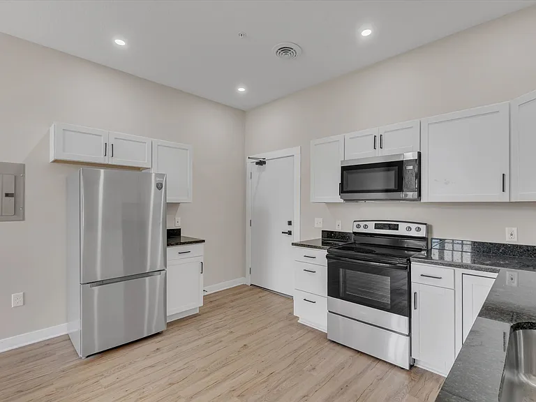 400 N Main St #201 — Photo 9