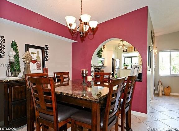 Dining Room - Great Architectural lines and volume ceilings