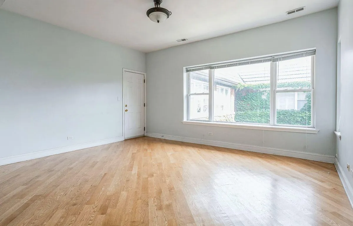 Building Photo - 4650 N Saint Louis Ave #3