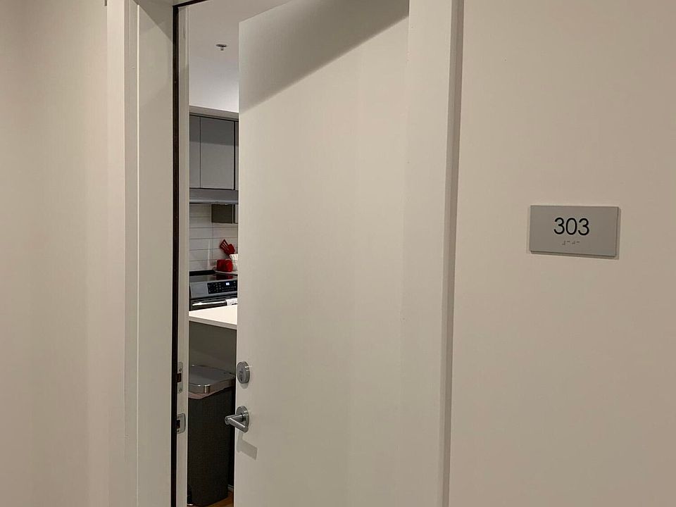 1st image of 411 Fairpoint St #303