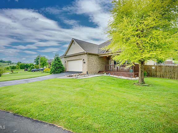 3rd image of 503 Clear Brook Ct