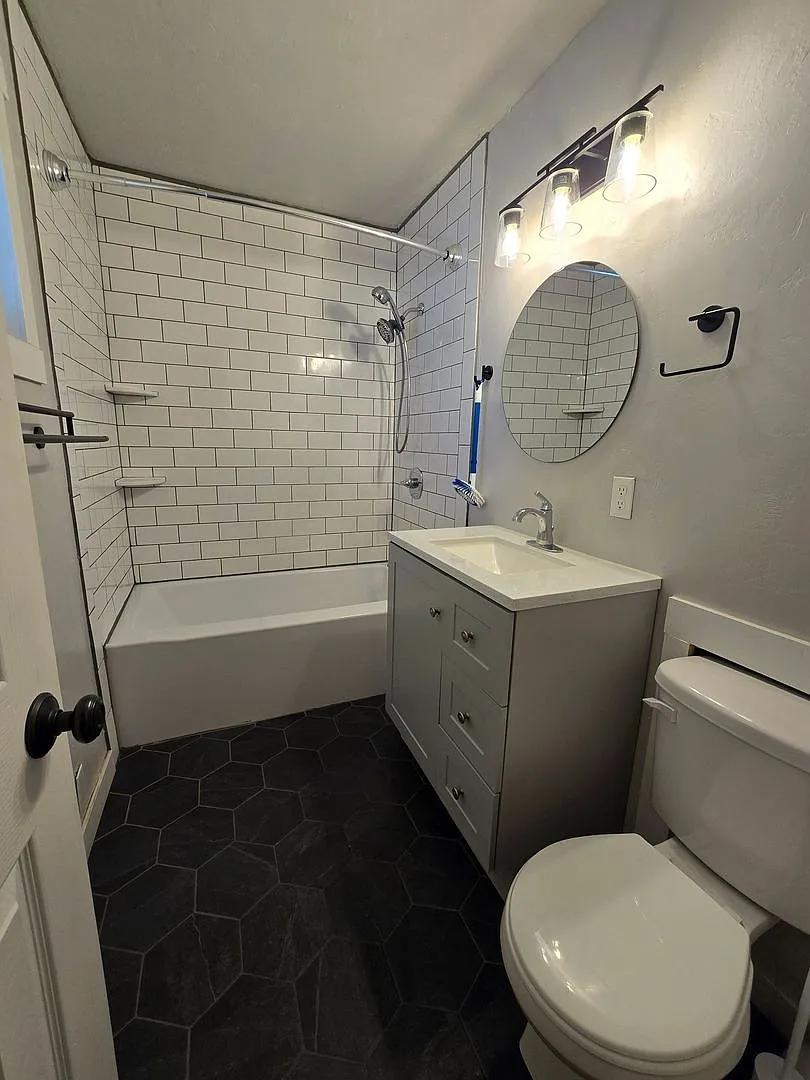 715 S Laguna — Photo 3