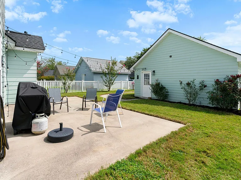 319 Pimpernel St — Photo 22