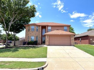 700 Hummingbird Trl, Saginaw, TX 76131